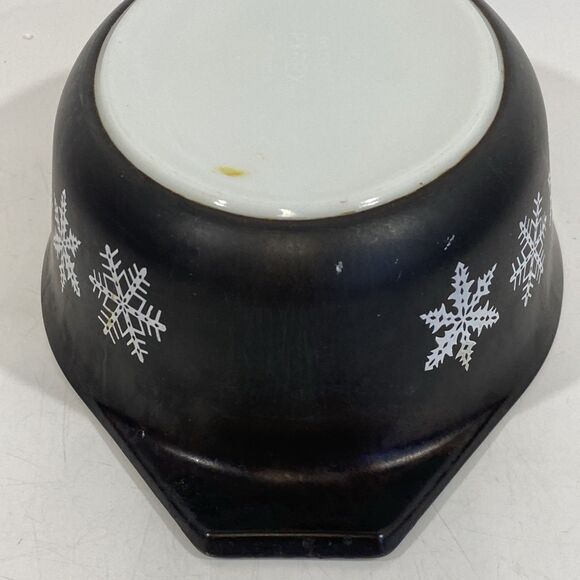 Vintage Pyrex Casserole White On Charcoal Black Snowflake Pattern 043 1.5 Qt #15 - Picture 13 of 14